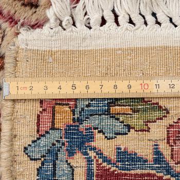 Matta, Kirman, ca 540 x 350 cm.