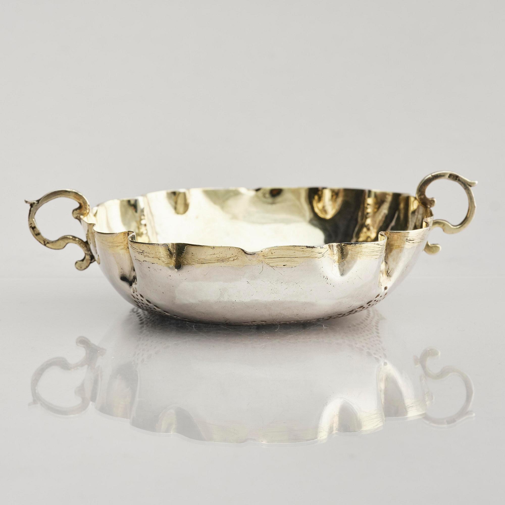 A small German parcel-gilt silver bowl (wine tasting bowl), mark of Johannes Kilian, Augsburg 1689-1692.