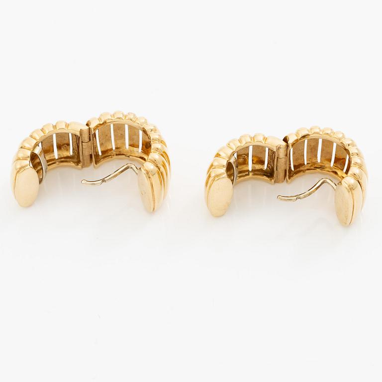 Ett par örhängen 18K guld.