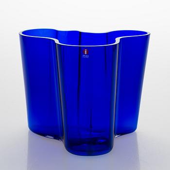 Alvar Aalto, vas, modell 3030, signerad Alvar Aalto Iittala.