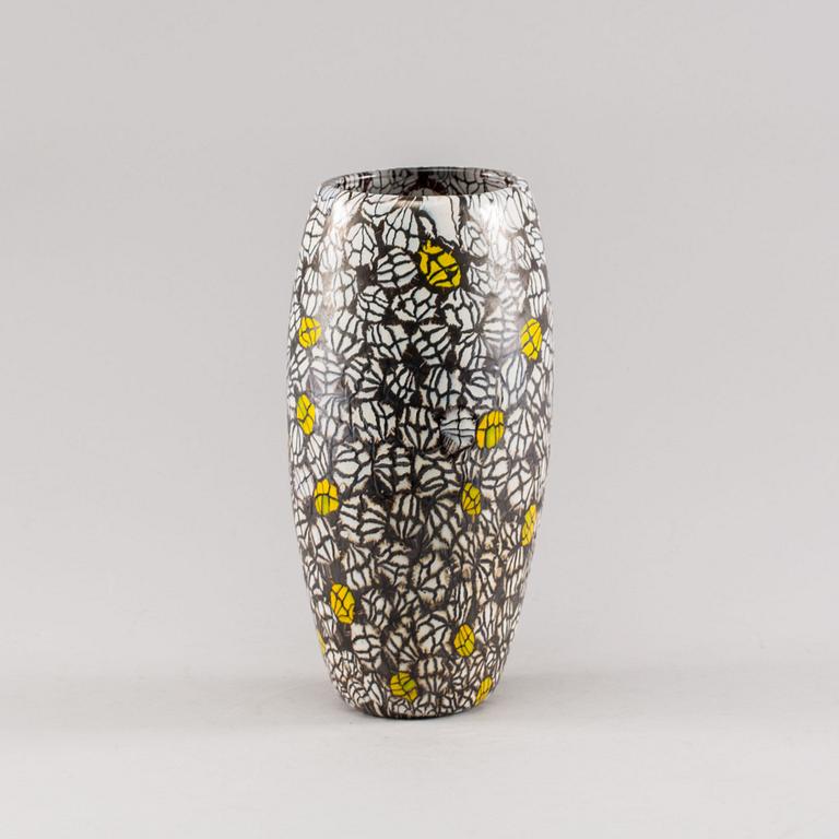 A VITTORIO FERRO GLASS VASE FOR FRATELLI PAGNIN AROUND 1990-2000.