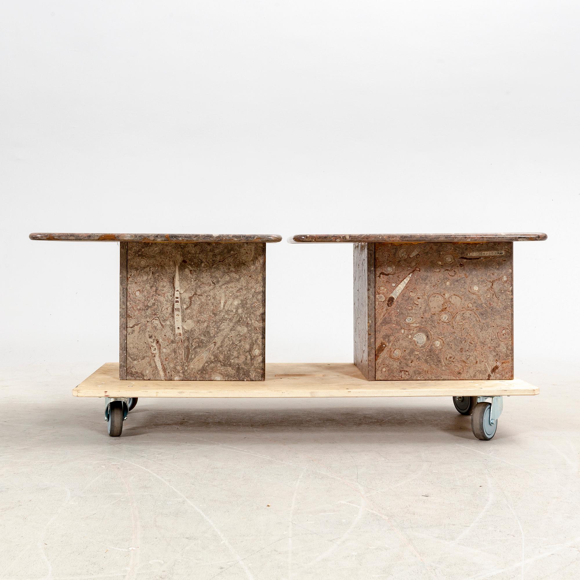 Sidobord/soffbord ett par sent 1900-tal.