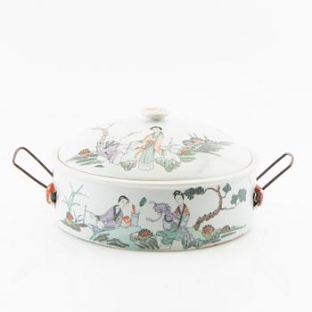 Tureen with lid, China 20th century.