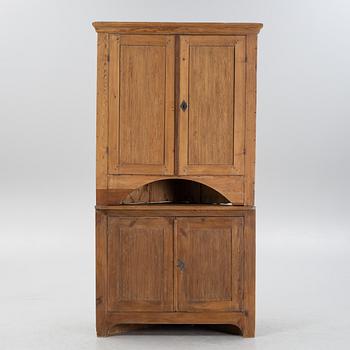 A pinewood cabinet, 18th/19th Century.