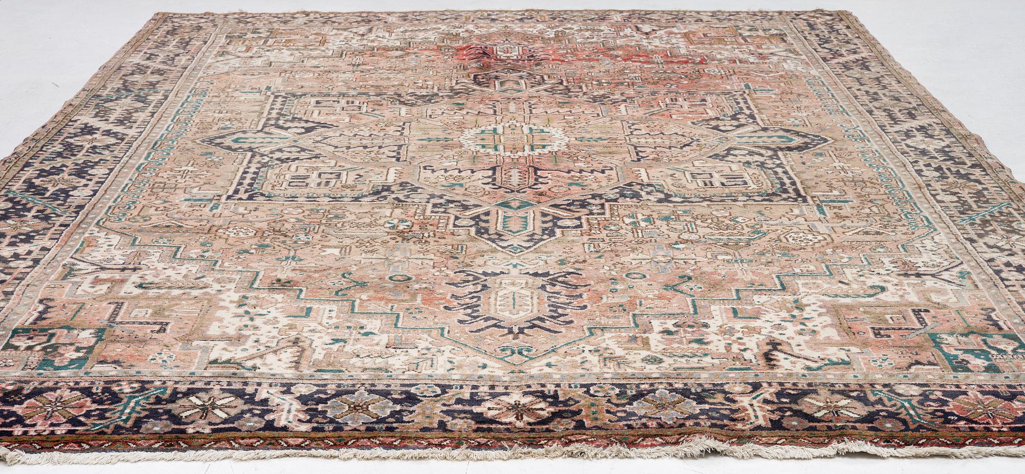 Rug, Heris, approx. 390 x 305 cm.