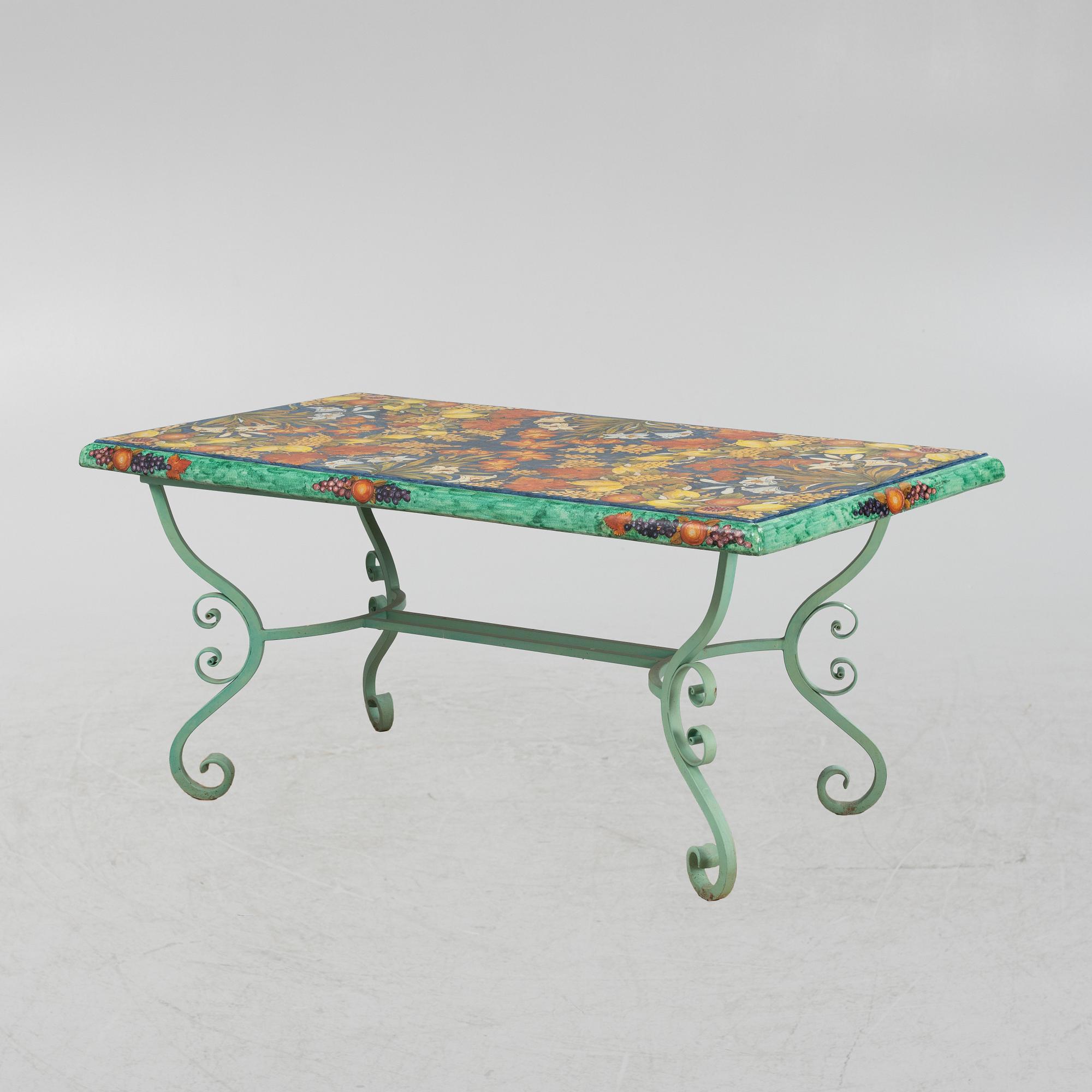 Garden table, Leomani Damilo, Leona.
