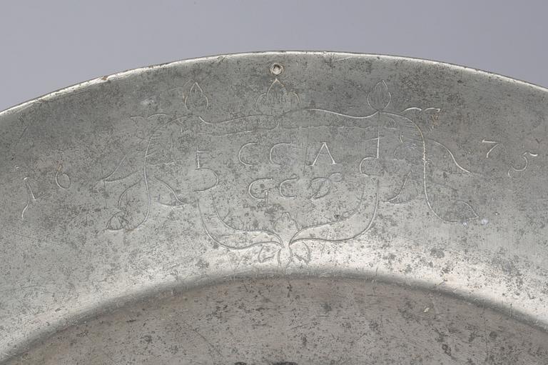 A PEWTER PLATE, dated 1675.