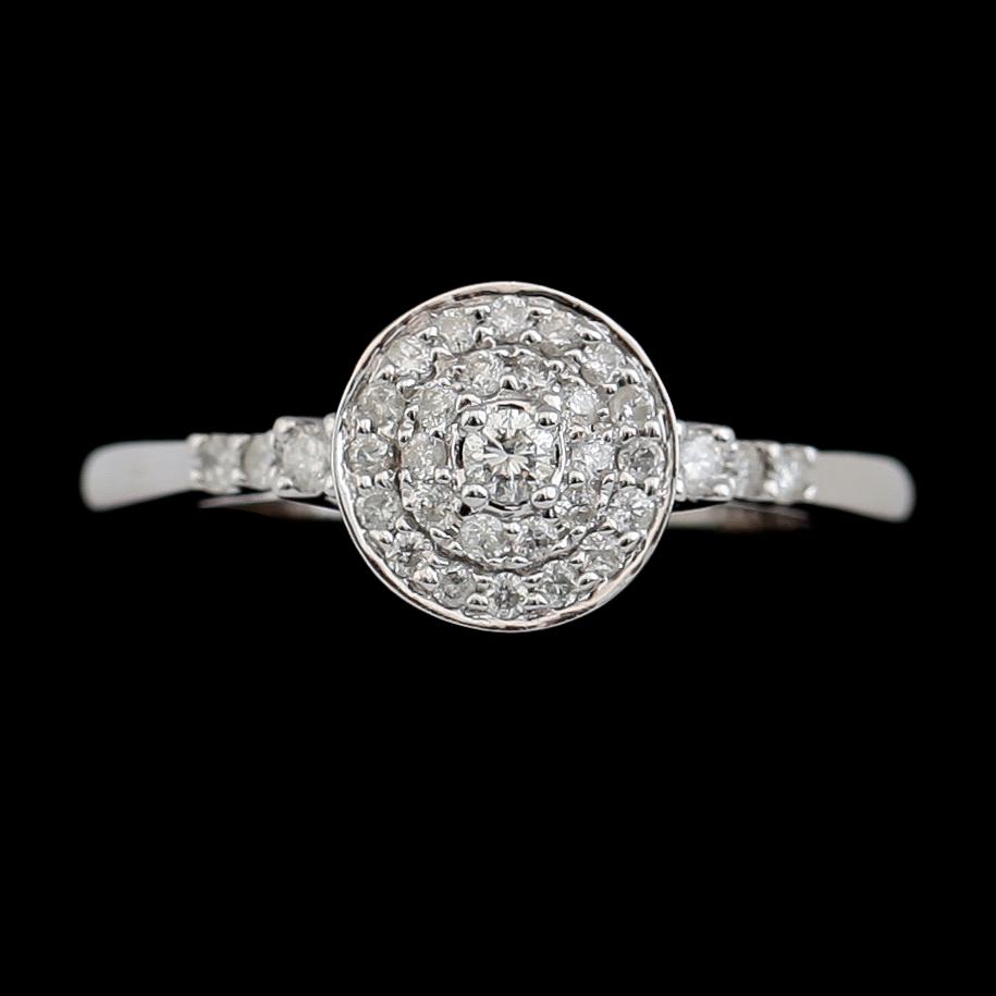 RING, 14K vitguld, diamanter tot ca 0.28 ct. Vikt ca 3 g.