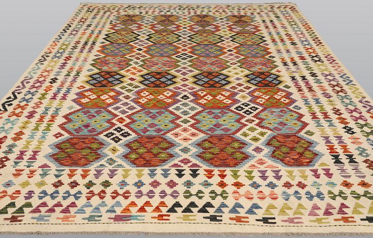 A Kilim carpet, approx. 342 x 250 cm.