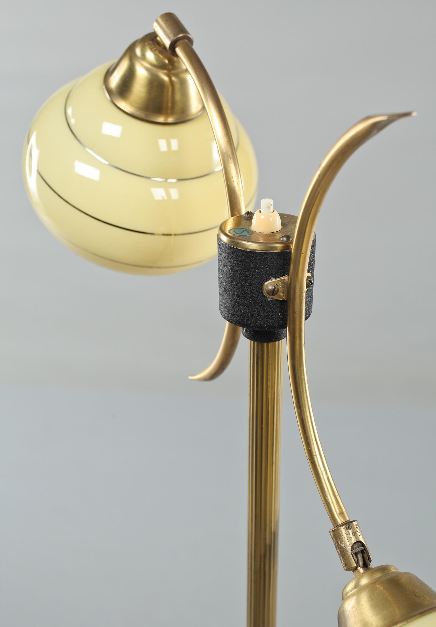 GOLVLAMPA, 1900-talets mitt.