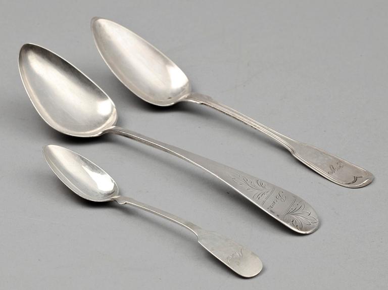 MAT-OCH TESKEDAR, 10+9 st. Silver, div utl. stämplar, 18/1900-tal. Ca 575 g.