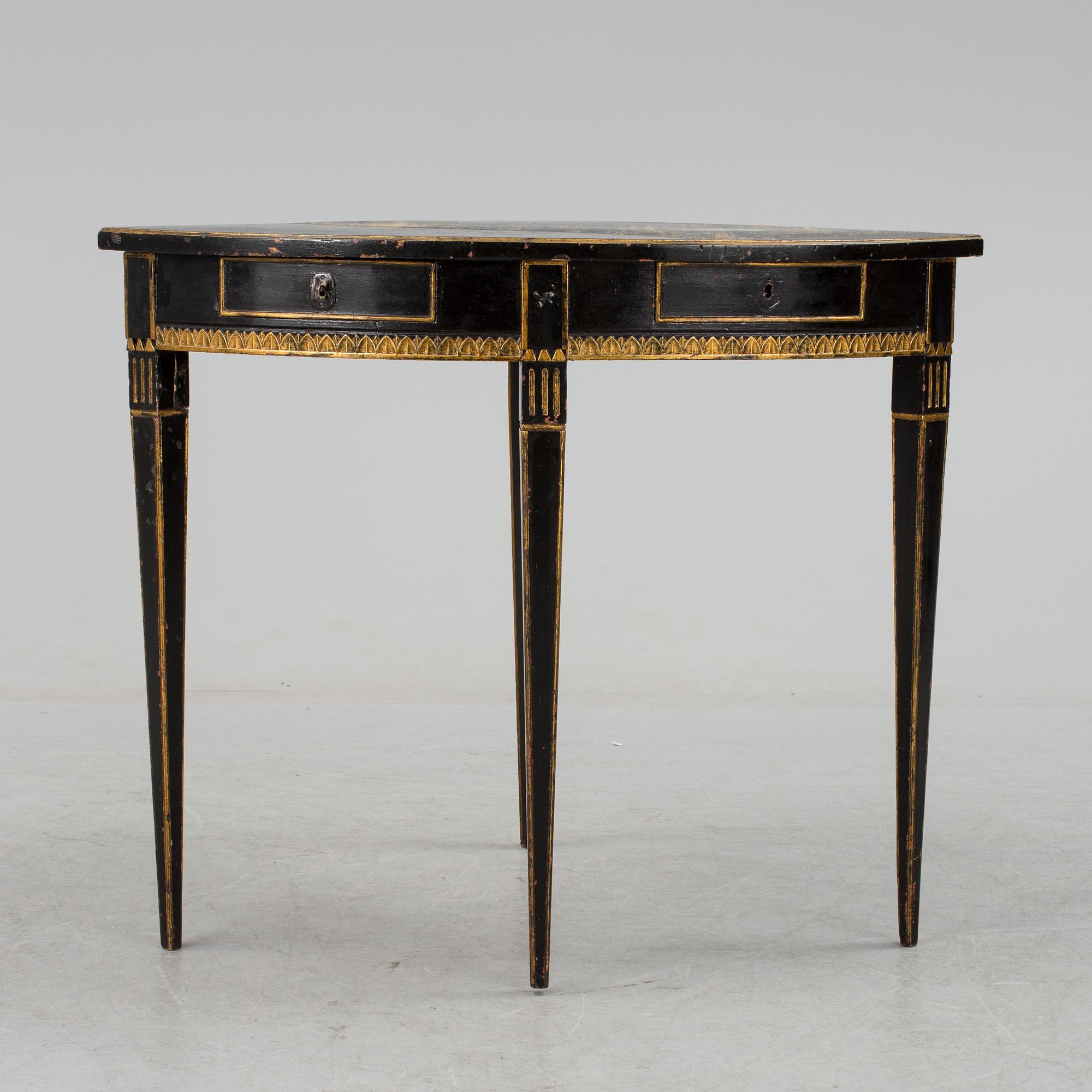 HÖRNBORD, gustavianskt, omkring år 1800.