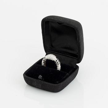 Grisogono ring 18K vitguld med runda briljantslipade diamanter.