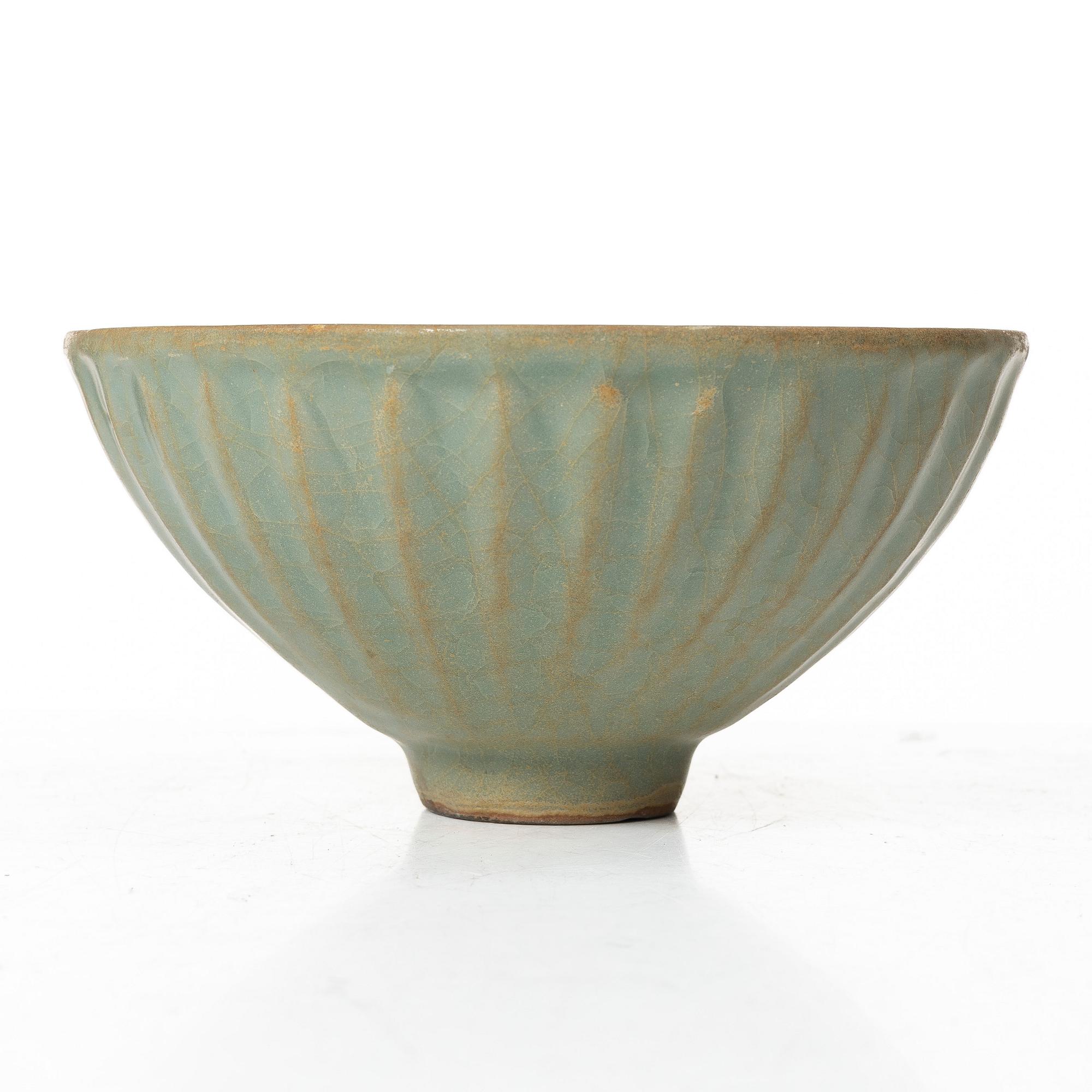 A celadon glazed bowl, Ming dynasty (1368-1644).