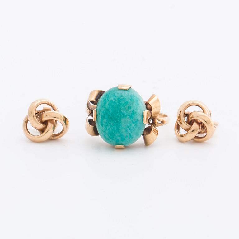 SMYCKESET, 2 ringar, 2 par örhängen, 18K guld m amasonit ca 14 x 11mm, troligen syntetiska turkoser och odlade pärlor.