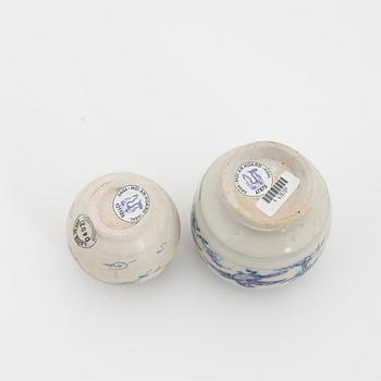 A set of two Vietnamese blue and white vases, 15th/16th century, "Hoi An".