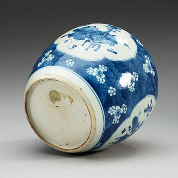 A blue and white jar, Qing dynasty, Kangxi (1662-1722).