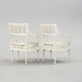 KARMSTOLAR, ett par, sengustaviansk, 1800-talets första hälft.