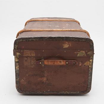 KOFFERT, 1900-talets början.