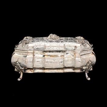 SKRIN, silver, importstämplar, rokokostil, 1900-talets första hälft. Vikt c:a 380g.