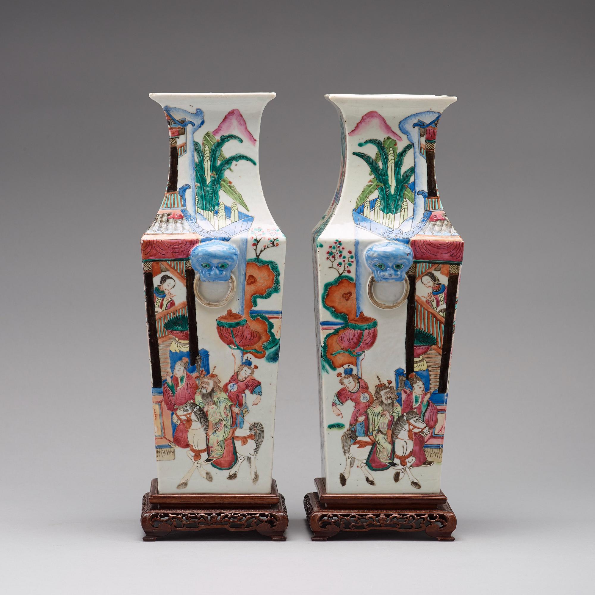 VASER, ett par, porslin. Qing dynastin, 1800-tal.