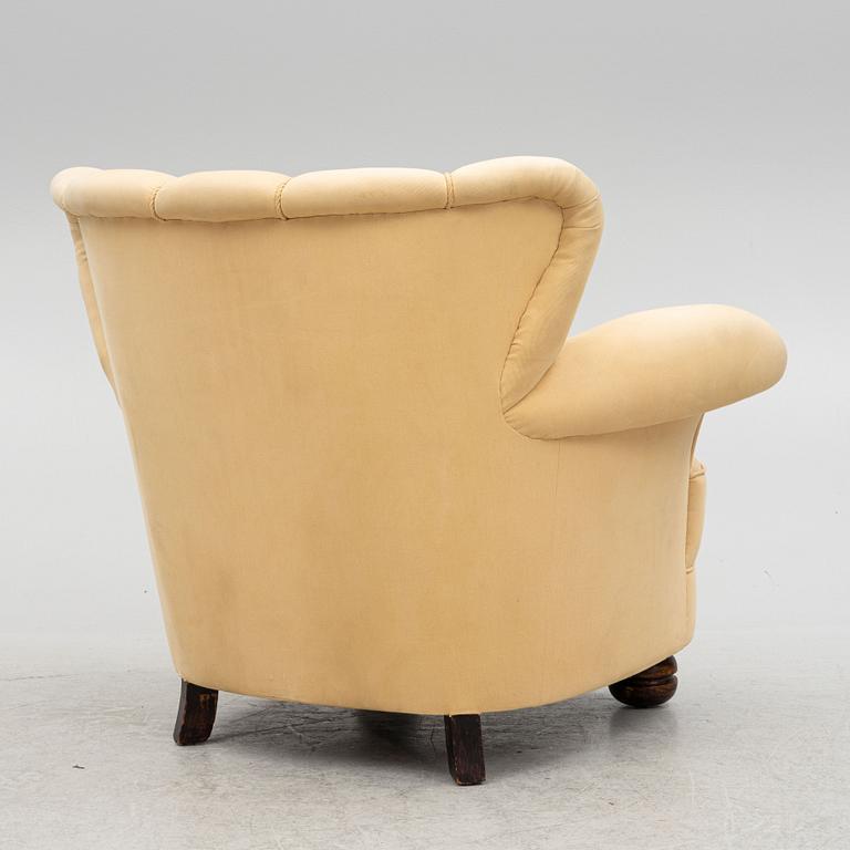 Armchair, Swedish Modern, first half of the 20th century.