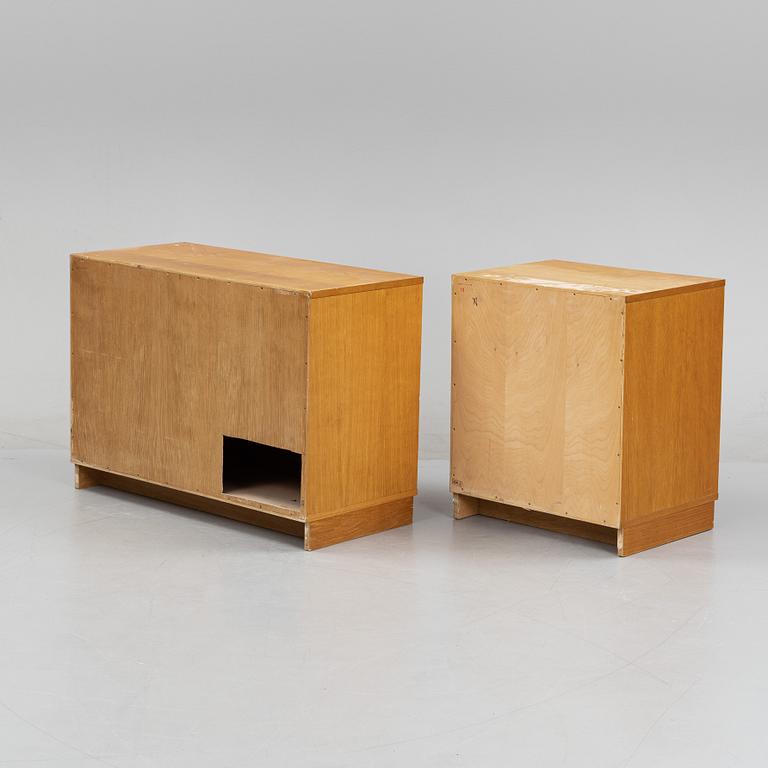 An oak veneered cabinet and chest of drawers, later part of the 20th Century.