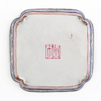 A Chinese enamel on copper coaster, Qing dynasty, around 1800.