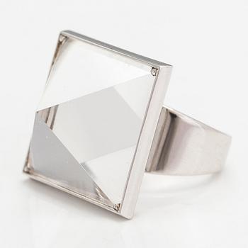 Efva Attling, Sormus "Pyramid & stars", sterlinghopeaa, timantteja n. 0.14 ct yht ja vuorikristalli.