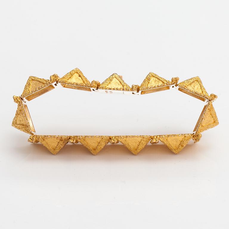 Björn Weckström, A 14K gold bracelet "Pyramid". Lapponia 1970.