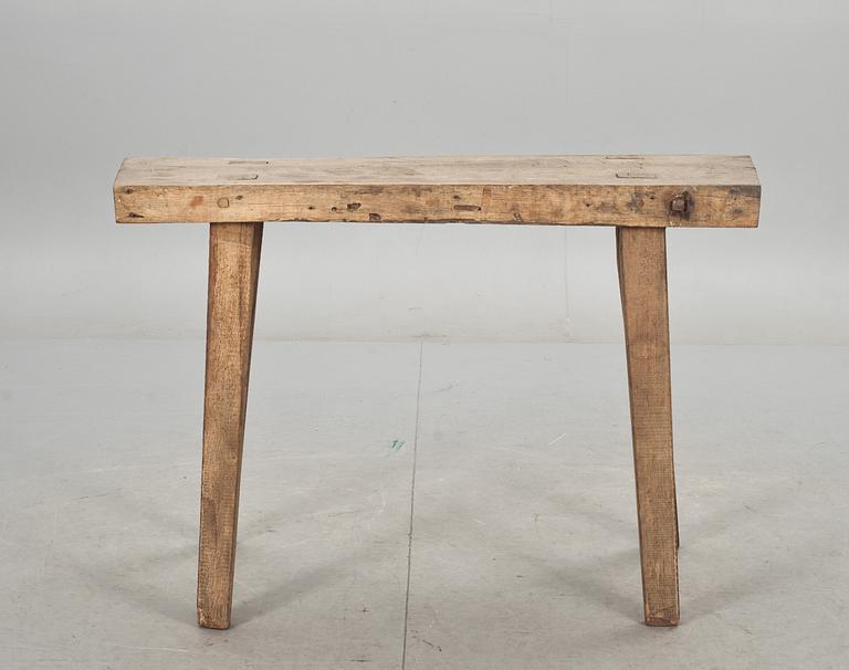 ARBETSBÄNK. Modern tillverkning av äldre delar.