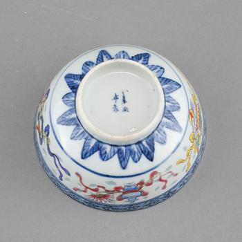 BOWLS, a pair, porcelain, China, 20:th century.