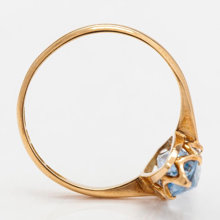 Ring, 18K kultaa ja synteettinen spinelli. Eino Westerback, Helsinki, 1930.