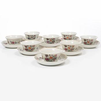 Koppar med fat, 8 st, porslin, Kina, Qianlong (1736-95).