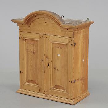 VÄGGSKÅP, allmoge, 1800-talets första hälft.