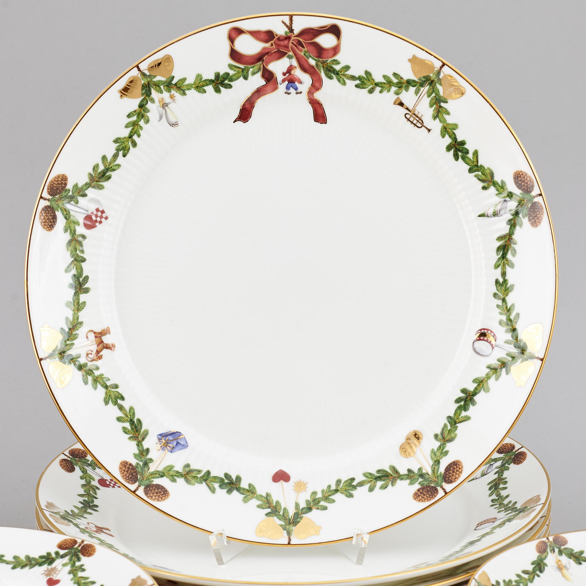 Julservis, 32 delar, porslin, Royal Copenhagen, Danmark.