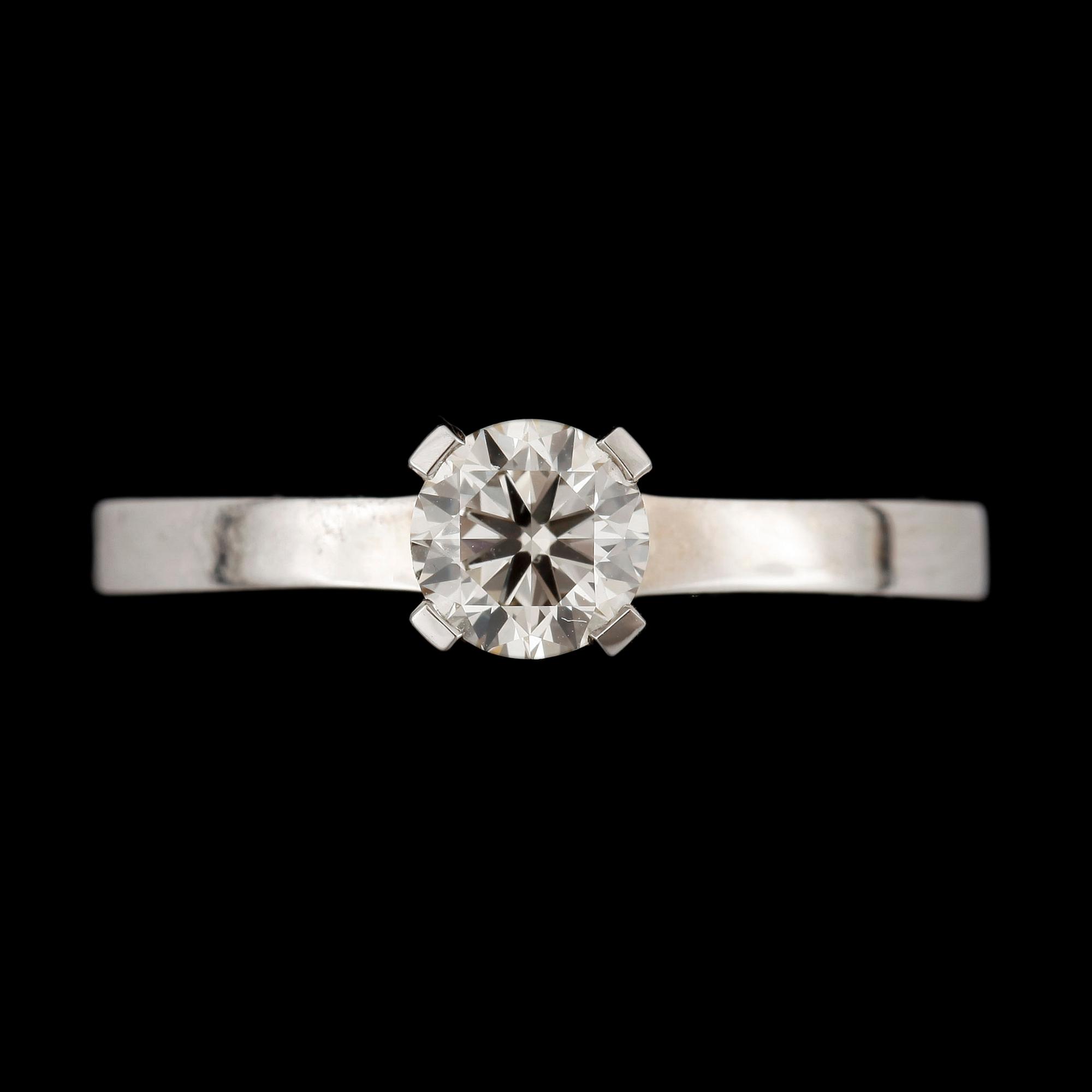 RING, 14k vitguld, med briljantslipad diamant ca0,60ct. Certifikat medföljer. 2000-tal. Vikt ca3,4g.