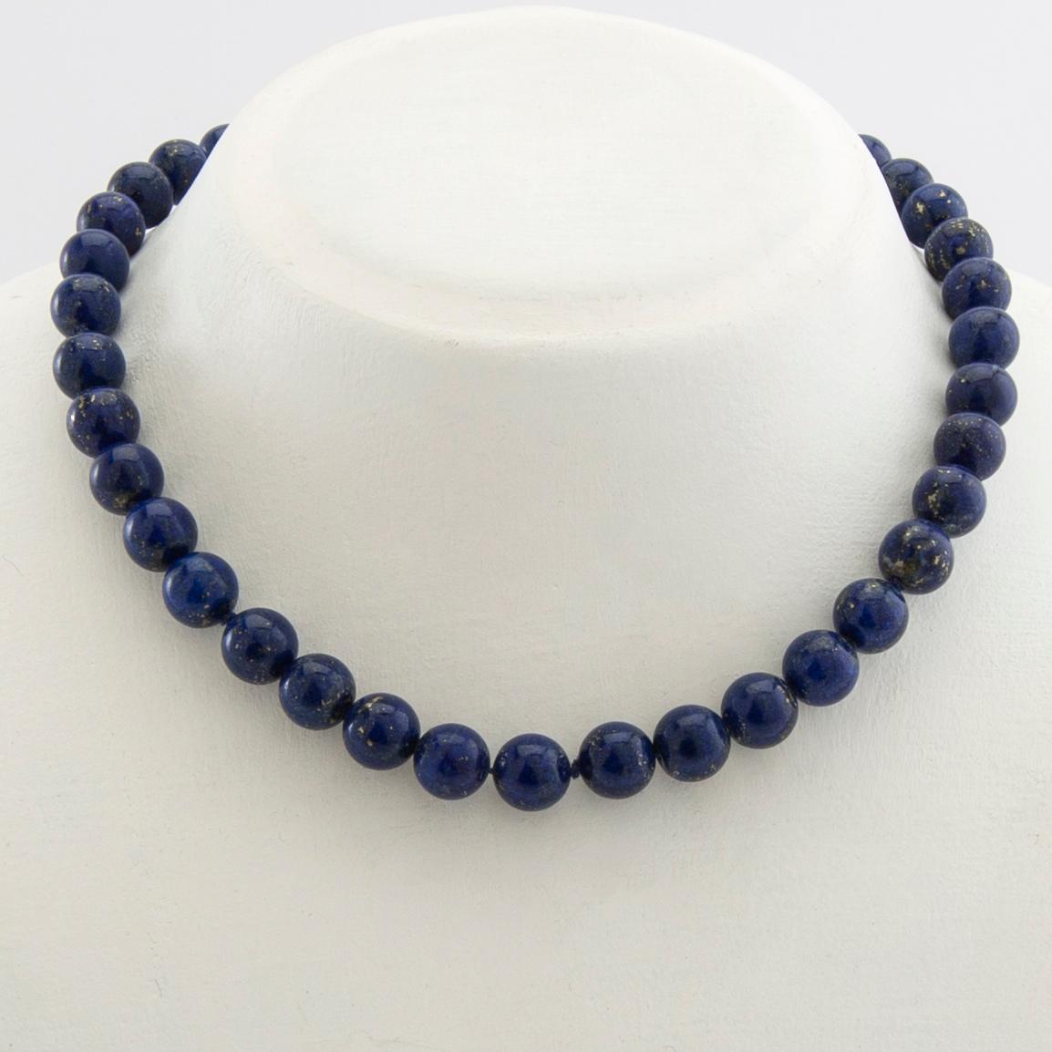 Ole Lynggaard, Necklace with "Rustic Clasp" of 18K gold and lapis lazuli, late 1980s.