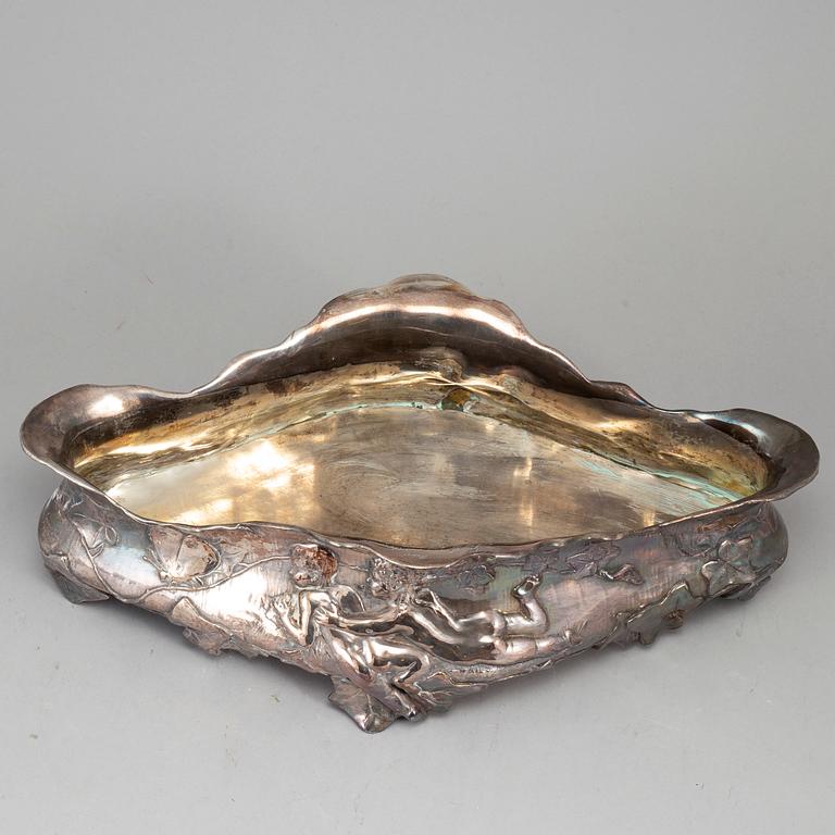 An early 20th century silverplate jardiniere.