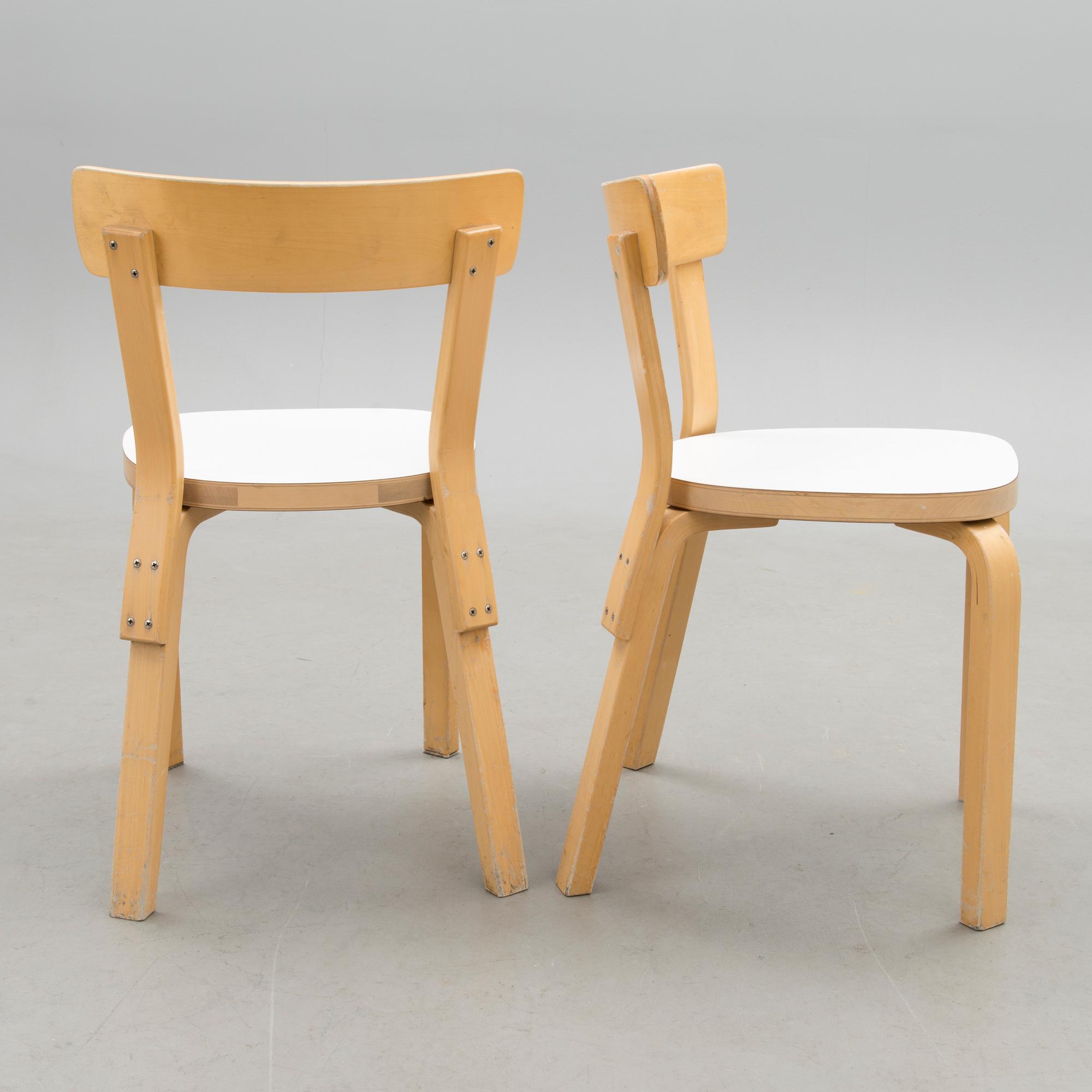 ALVAR AALTO, PÖYTÄ, 1960/70-luku ja TUOLIA, 4 kpl malli 69, Artek, 2000-luku.