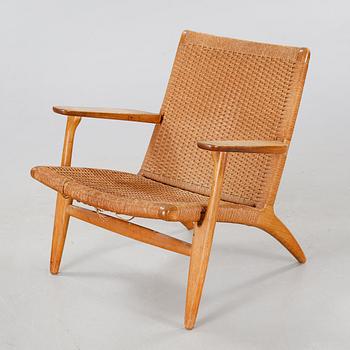 A mid 20th century easy chair by Hans J. Wegner, "CH-25".