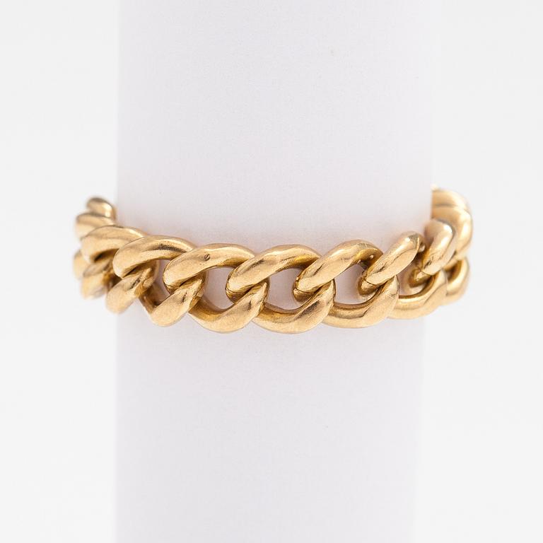 An 18K gold ring. Torbjörn Tillander, Helsinki.