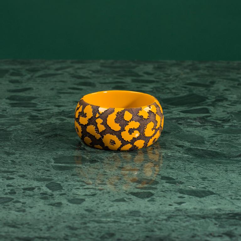 A bracelet "Leomonogram" by Louis Vuitton.