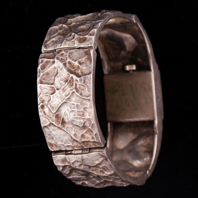 ARMBANDSUR, dam, silver, Matti Hyvärinen, Åbo 1975.