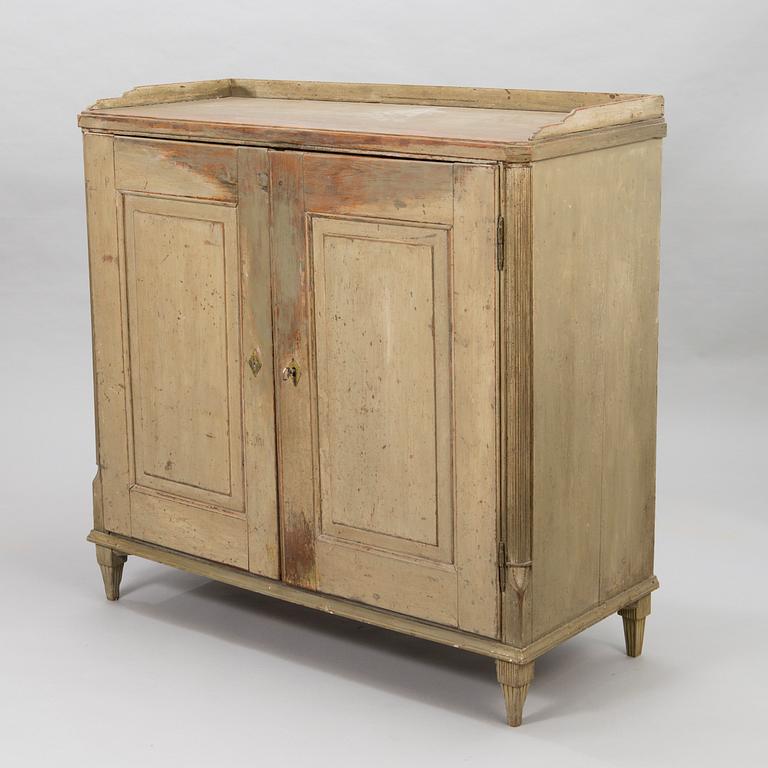 CUPBOARD, first half of the 19th century.