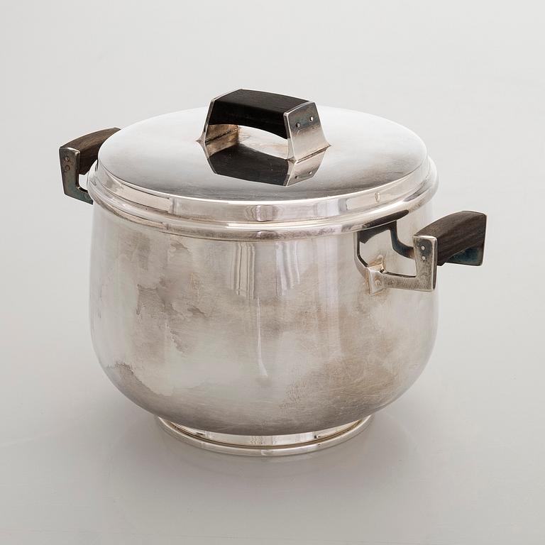 Mauno Honkanen, Såsskål med slev, silver, Tillander, Helsingfors 1958.