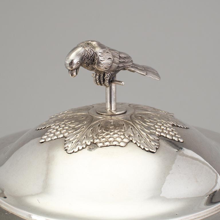 A Swedish 19th century silver sugar bowl and cover, mark of Anders Lundqvist, Stockholm, 1826.