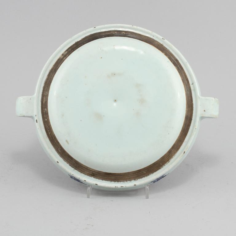 VÄRMEFAT, porslin, Kina, 1800-tal.