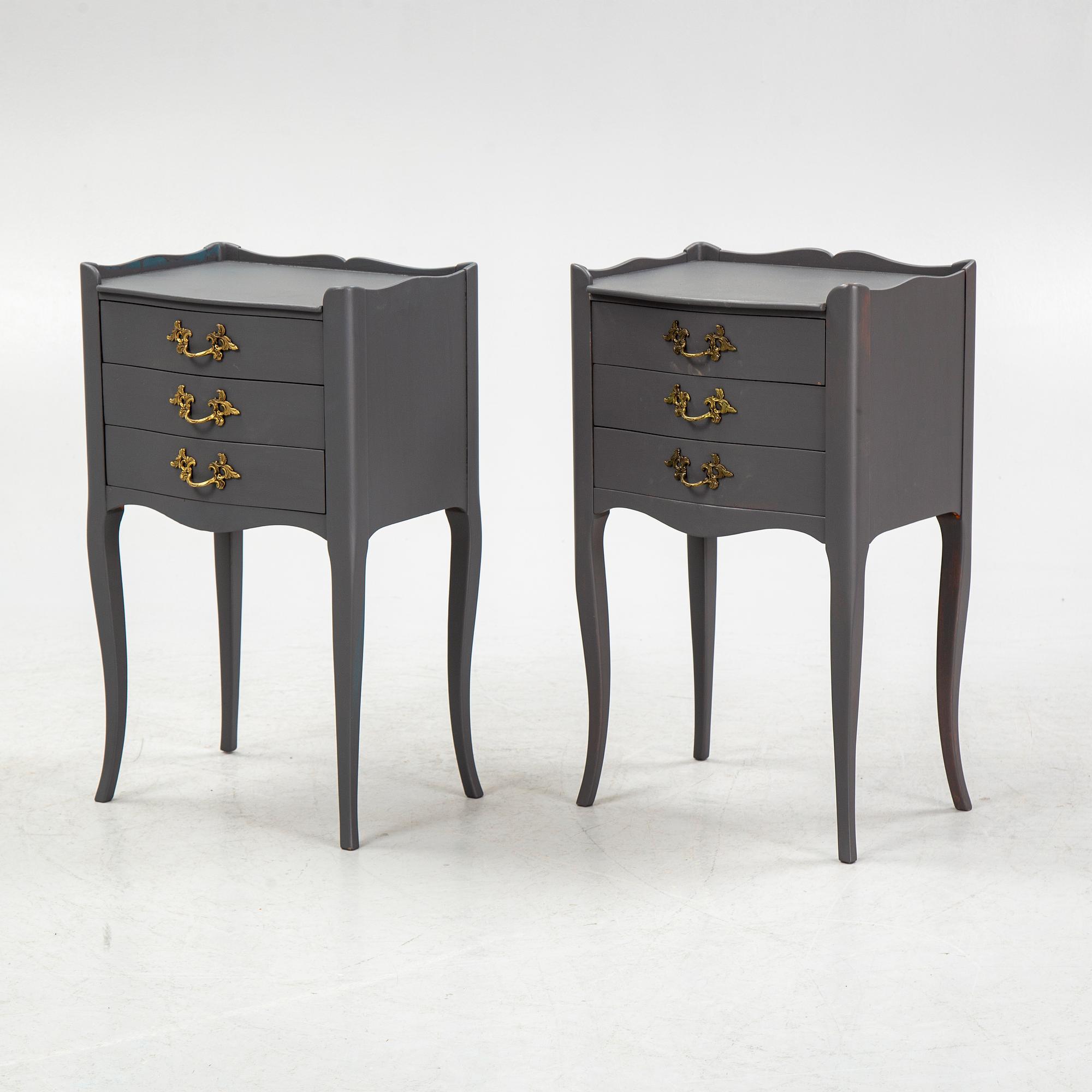 Sängbord, ett par, rokokostil, 1900-talets andra hälft.