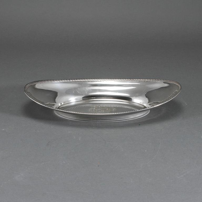 BRÖDFAT, sterlingsilver, 1900-talets andra hälft. Vikt 260 gram.
